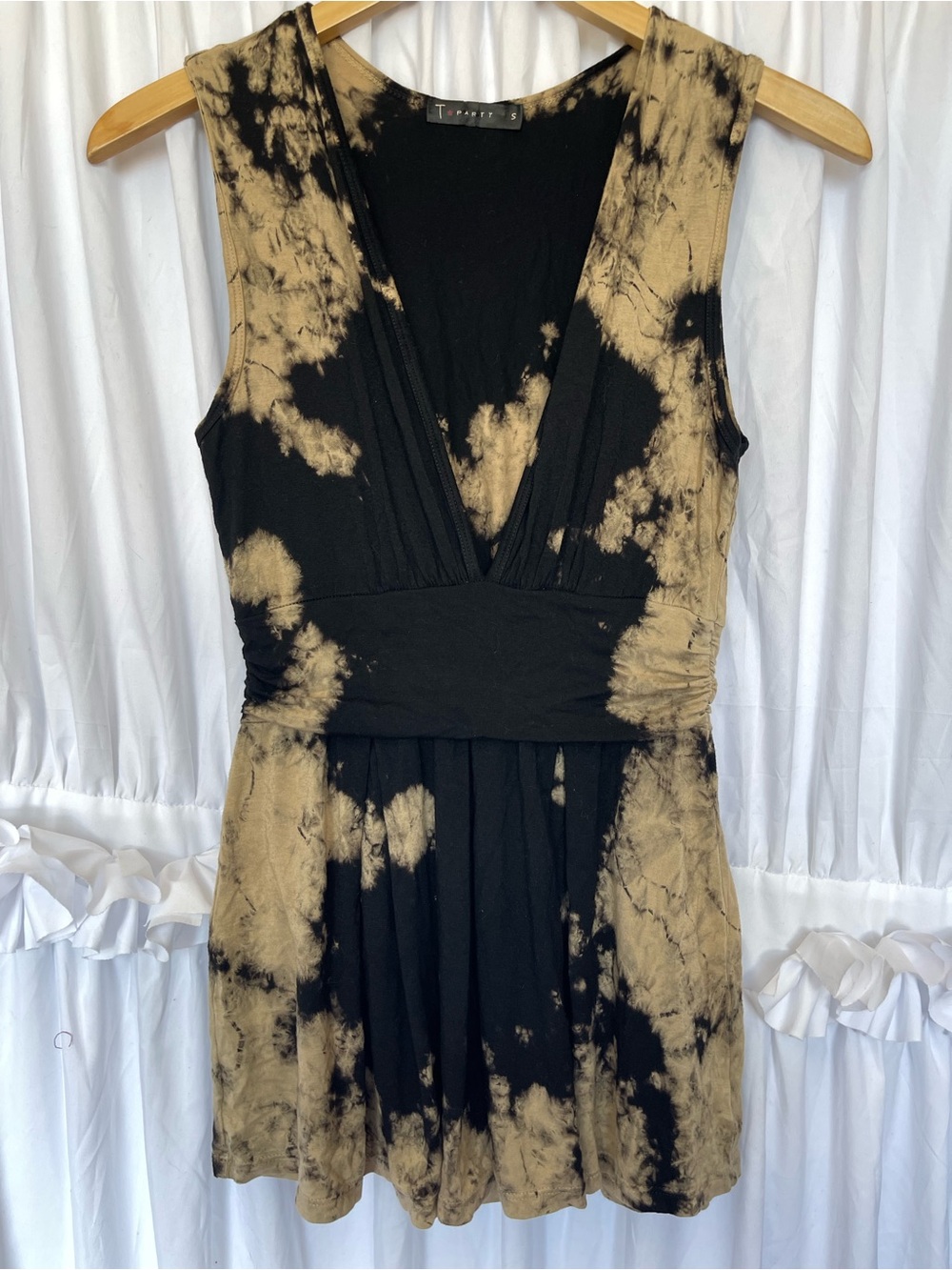 vintage Sleeveless V-Neck top